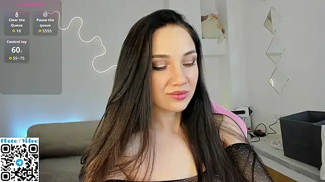 Snapshot of Helen_Spark chatting on 11.05.25 Helen Spark online show from 11.05.25