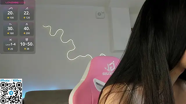 Snapshot of Helen_Spark chatting on 11.08.25 Helen Spark online show from 11.08.25