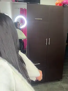 lilielou  online show from 11.28.25