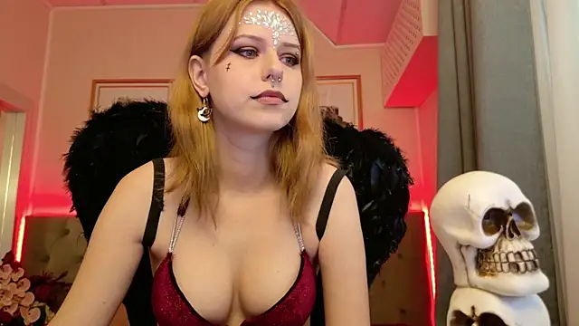 Snapshot of WendyMey chatting on 10.27.25 WendyMey online show from 10.27.25