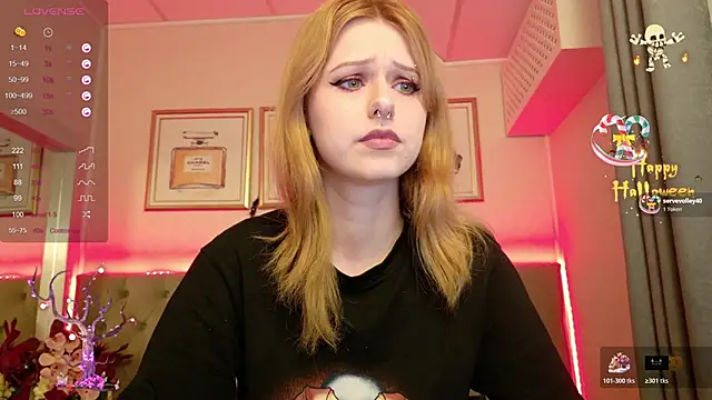 Snapshot of WendyMey chatting on 10.30.25 WendyMey online show from 10.30.25