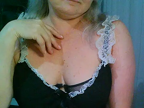 Snapshot of Blue-sky69 chatting on 10.13.25 Blue-sky69 online show from 10.13.25