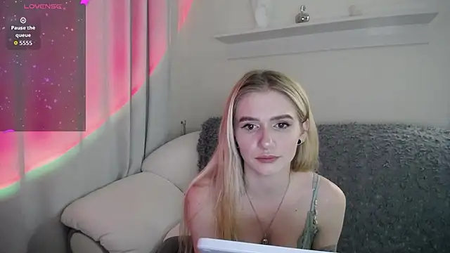 Ange Lus online show from 10.12.25