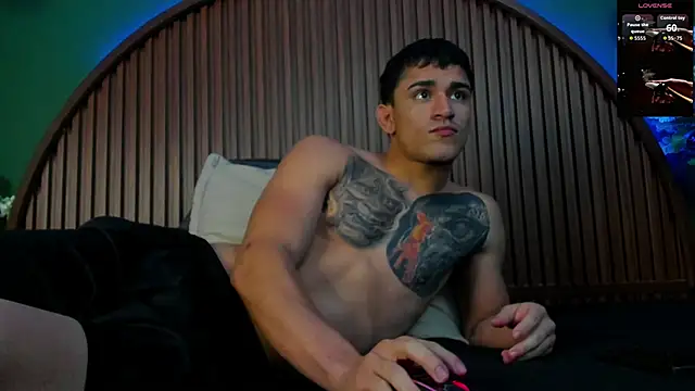 Snapshot of JeergMuscle chatting on 10.26.25 JeergMuscle online show from 10.26.25