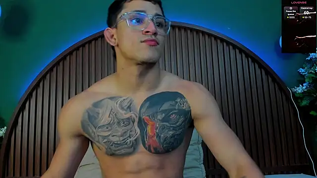 Snapshot of JeergMuscle chatting on 10.29.25 JeergMuscle online show from 10.29.25