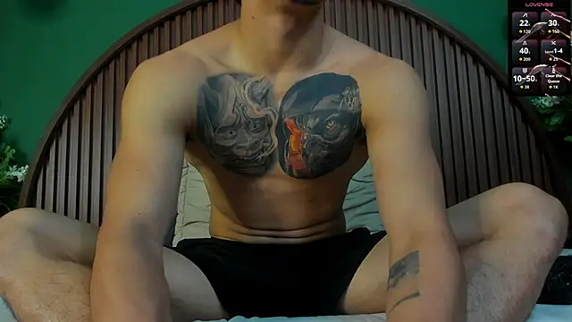 Snapshot of JeergMuscle chatting on 10.30.25 JeergMuscle online show from 10.30.25