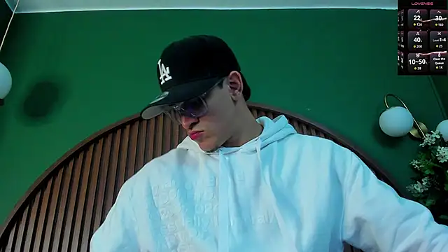 Snapshot of JeergMuscle chatting on 11.02.25 JeergMuscle online show from 11.02.25