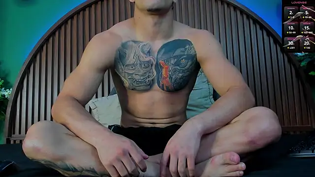 Snapshot of JeergMuscle chatting on 11.07.25 JeergMuscle online show from 11.07.25