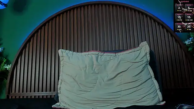 Snapshot of JeergMuscle chatting on 11.08.25 JeergMuscle online show from 11.08.25