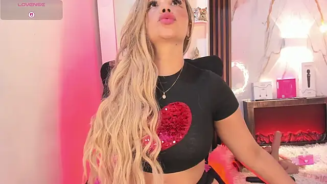 Snapshot of Agatha210 chatting on 10.18.25 Agatha210 online show from 10.18.25