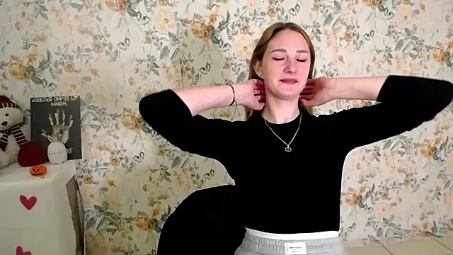 Milana Cutie  online show from 11.05.25