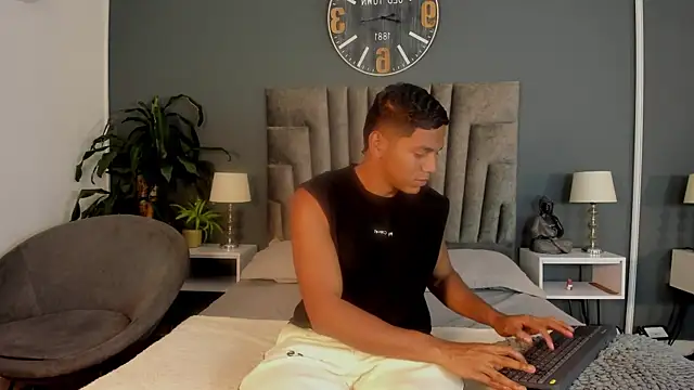 Snapshot of Zac_Haynes chatting on 10.22.25 Zac Haynes online show from 10.22.25