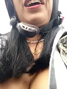 Snapshot of MILA__06 chatting on 10.08.25 MILA 06 online show from 10.08.25