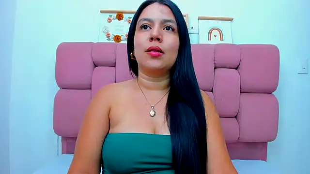 Snapshot of TessaCollinns chatting on 10.16.25 TessaCollinns online show from 10.16.25