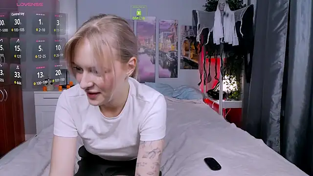 LunaLuxxy online show from 10.03.25