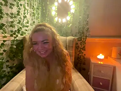 Snapshot of BonnyDesire chatting on 10.16.25 BonnyDesire online show from 10.16.25