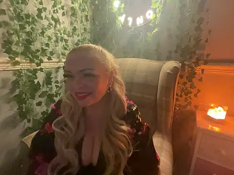 Snapshot of BonnyDesire chatting on 11.06.25 BonnyDesire online show from 11.06.25