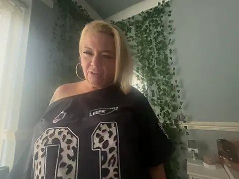 Snapshot of BonnyDesire chatting on 02.05.26 BonnyDesire online show from 02.05.26