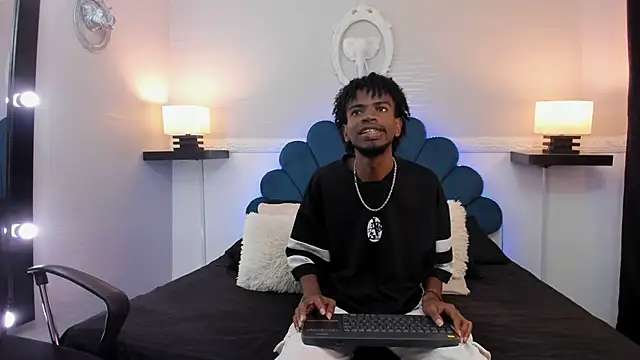 Snapshot of AllexJacob chatting on 09.22.25 AllexJacob online show from 09.22.25