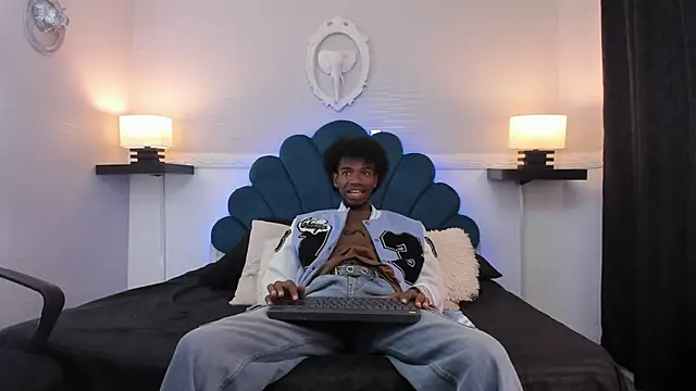 Snapshot of AllexJacob chatting on 09.27.25 AllexJacob online show from 09.27.25