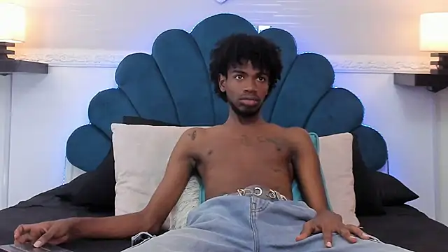 Snapshot of AllexJacob chatting on 10.04.25 AllexJacob online show from 10.04.25