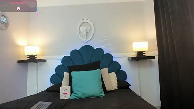 Snapshot of AllexJacob chatting on 10.10.25 AllexJacob online show from 10.10.25