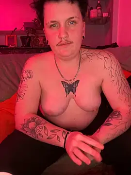 Snapshot of captaine_pioupiou chatting on 11.04.25 captaine pioupiou online show from 11.04.25