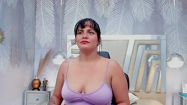 NattCurvy online show from 09.18.25