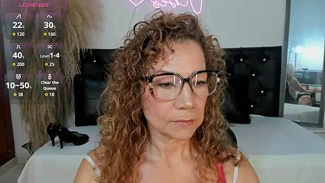 Snapshot of Jademommy_ chatting on 10.06.25 Jademommy online show from 10.06.25