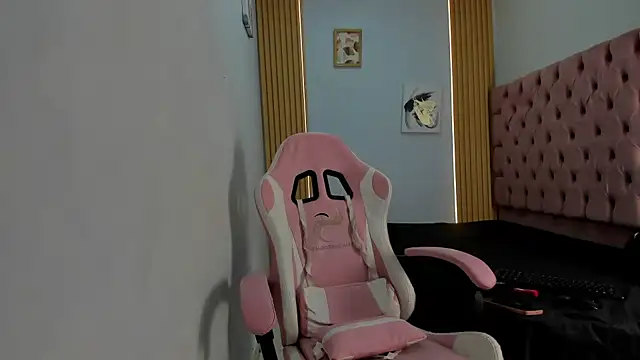 Snapshot of Naomis_35 chatting on 10.09.25 Naomis 35 online show from 10.09.25