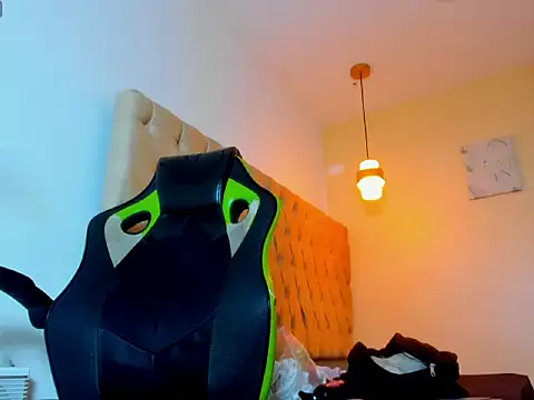 Snapshot of Naomis_35 chatting on 10.23.25 Naomis 35 online show from 10.23.25