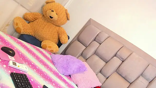 Snapshot of Beauty_Luci chatting on 10.09.25 Beauty Luci online show from 10.09.25