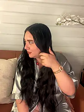 Ssusann Pink online show from 10.24.25