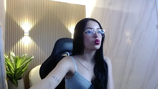 Snapshot of sophiadoll_tf chatting on 11.04.25 sophiadoll tf online show from 11.04.25