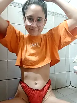 Snapshot of linameii chatting on 11.13.25 linameii online show from 11.13.25