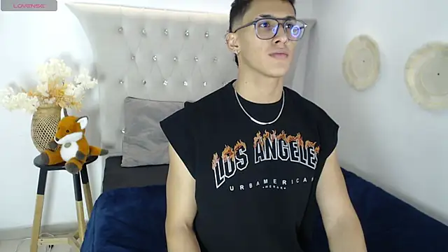 Snapshot of SalvadorFit chatting on 10.07.25 SalvadorFit online show from 10.07.25