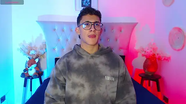 Snapshot of SalvadorFit chatting on 11.06.25 SalvadorFit online show from 11.06.25