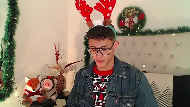 SalvadorFit online show from 12.18.25