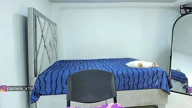 Snapshot of Daniela_x19 chatting on 10.11.25 Daniela x19 online show from 10.11.25