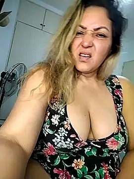 Snapshot of Lunita86 chatting on 10.24.25 Lunita86 online show from 10.24.25