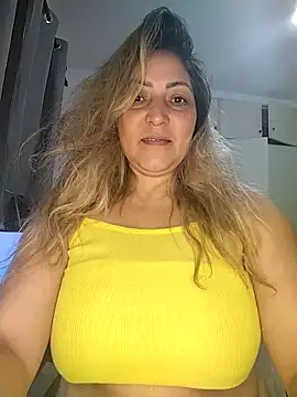 Snapshot of Lunita86 chatting on 10.26.25 Lunita86 online show from 10.26.25