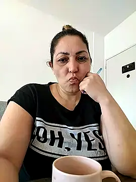 Snapshot of Lunita86 chatting on 04.24.26 Lunita86 online show from 04.24.26