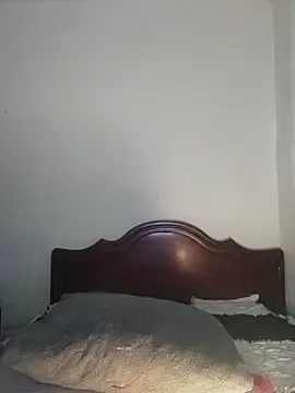 Snapshot of Vale_stone_ chatting on 10.10.25 Vale stone online show from 10.10.25