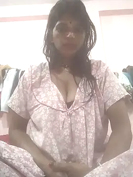 Snapshot of Hott_cutgirl chatting on 10.03.25 Hott cutgirl online show from 10.03.25