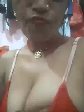 Snapshot of Hott_cutgirl chatting on 10.11.25 Hott cutgirl online show from 10.11.25