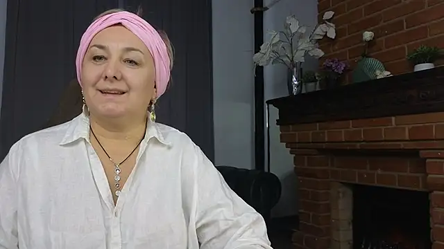 Marta Wils online show from 10.14.25