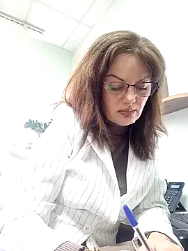 Snapshot of ValeriaLove43211 chatting on 11.12.25 ValeriaLove43211 online show from 11.12.25