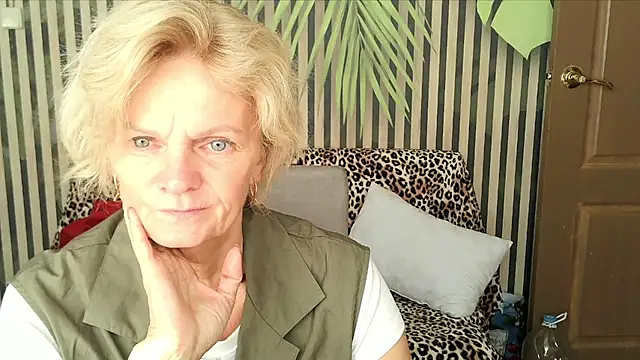 Zoe Steell online show from 09.21.25