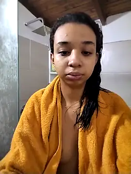 Suzanelee1 online show from 10.28.25