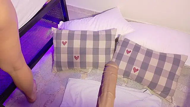 KeendraFox  online show from 11.11.25